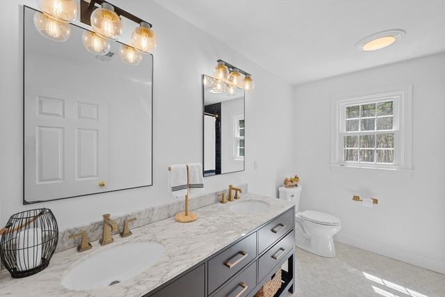 7 Daniel Shays Rd, Hopkinton, MA 01748