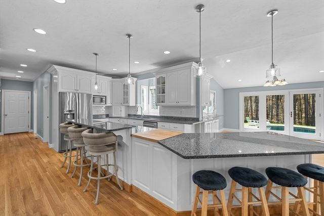 7 Daniel Shays Rd, Hopkinton, MA 01748