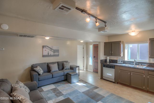 2619 E Prince Road, Tucson, AZ 85716