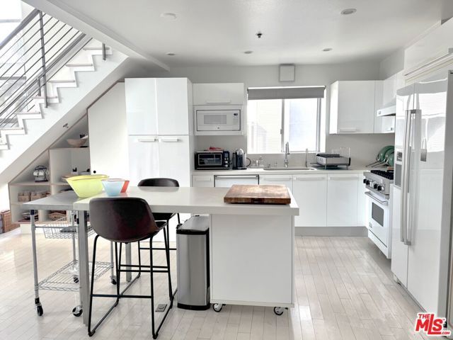 13326 Beach Avenue 203, Marina Del Rey, CA 90292