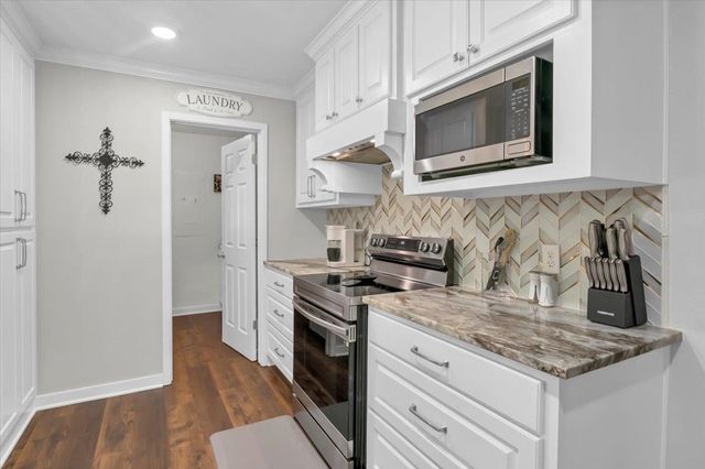 1704 Oakwood Drive, Troup, TX 75789