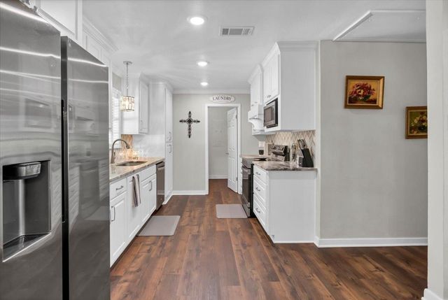 1704 Oakwood Drive, Troup, TX 75789