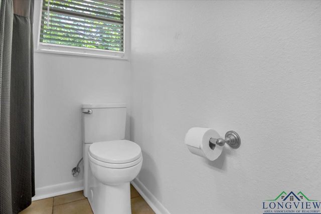 1704 Oakwood Drive, Troup, TX 75789