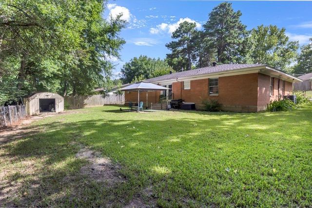 1704 Oakwood Drive, Troup, TX 75789