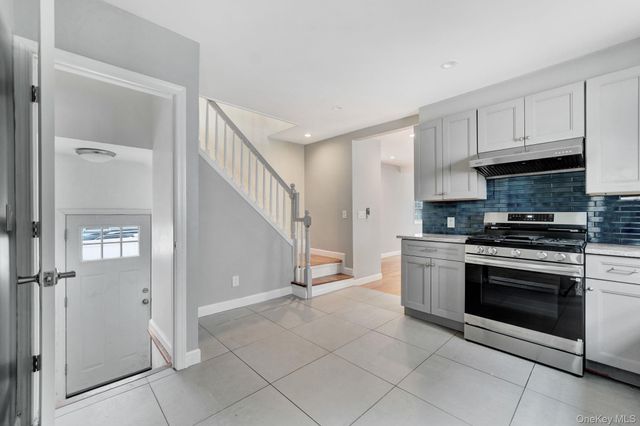 40 S 16 S, New Hyde Park, NY 11040