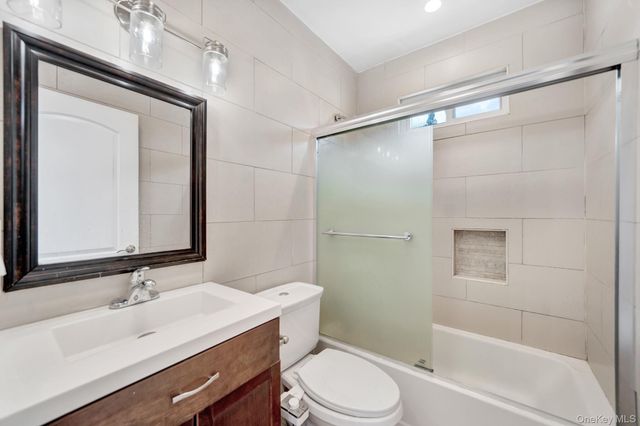 40 S 16 S, New Hyde Park, NY 11040