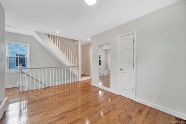 40 S 16 S, New Hyde Park, NY 11040