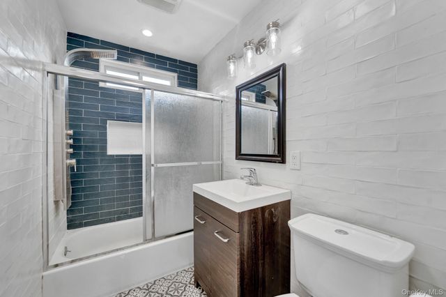 40 S 16 S, New Hyde Park, NY 11040