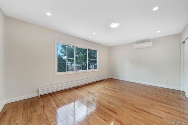 40 S 16 S, New Hyde Park, NY 11040
