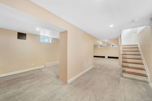 40 S 16 S, New Hyde Park, NY 11040