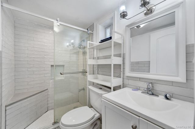 40 S 16 S, New Hyde Park, NY 11040