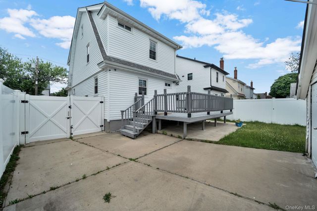 40 S 16 S, New Hyde Park, NY 11040