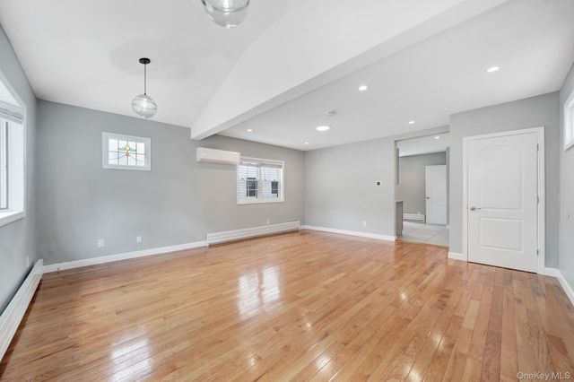 40 S 16 S, New Hyde Park, NY 11040