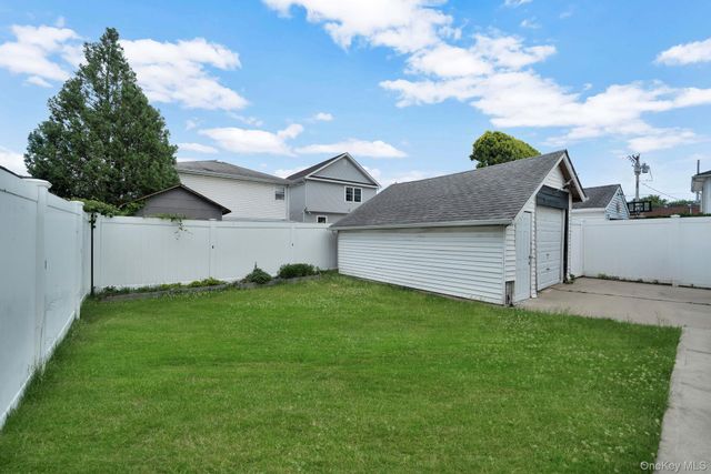 40 S 16 Street, New Hyde Park, NY 11040