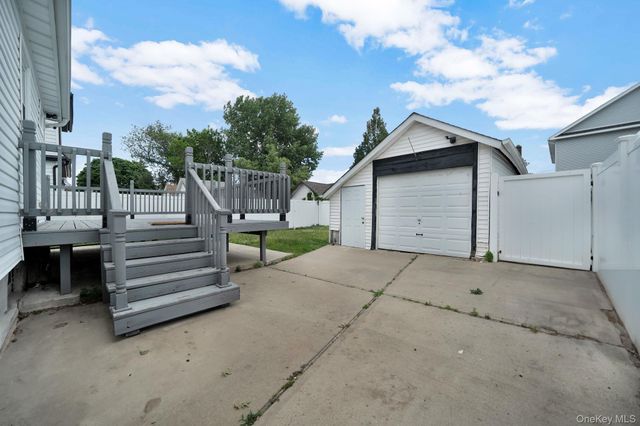 40 S 16 Street, New Hyde Park, NY 11040