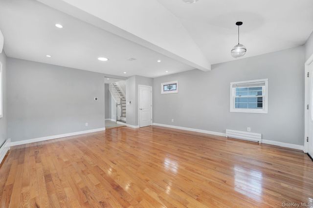 40 S 16 S, New Hyde Park, NY 11040