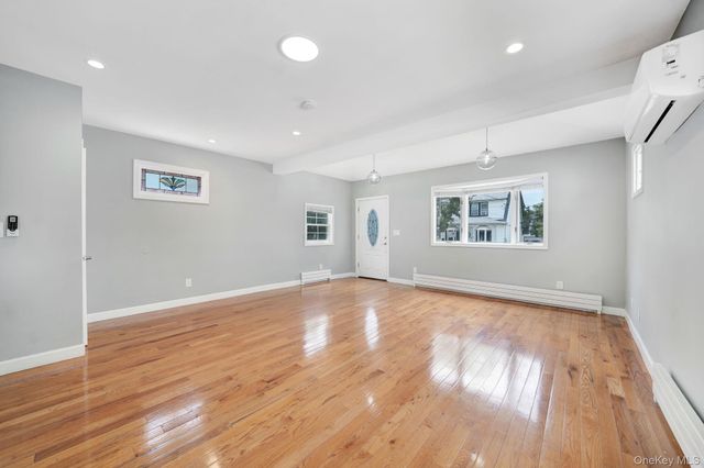 40 S 16 S, New Hyde Park, NY 11040