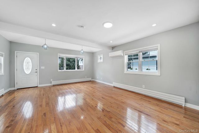 40 S 16 S, New Hyde Park, NY 11040