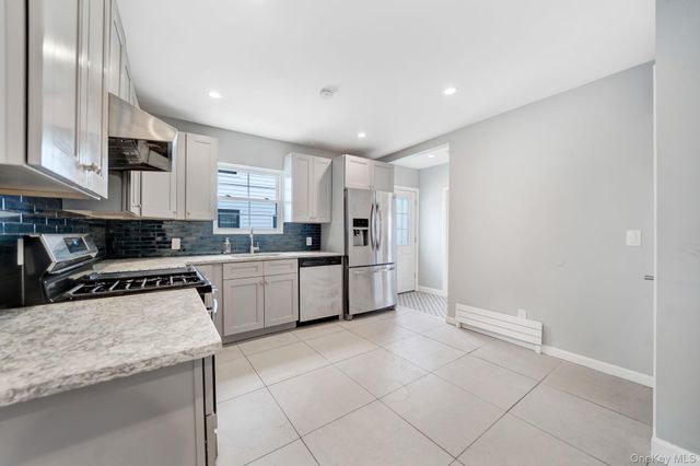 40 S 16 S, New Hyde Park, NY 11040