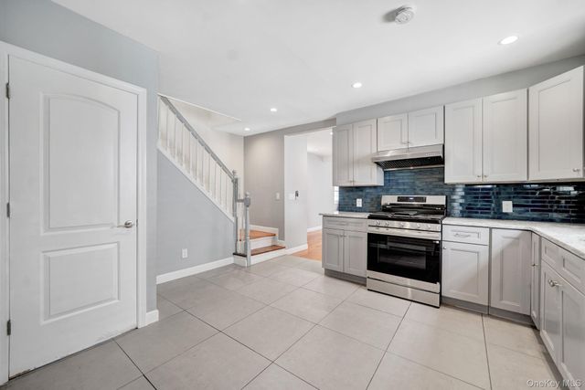 40 S 16 S, New Hyde Park, NY 11040