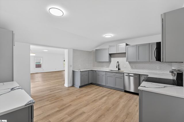 583 Berry Road, Chesnee, SC 29316