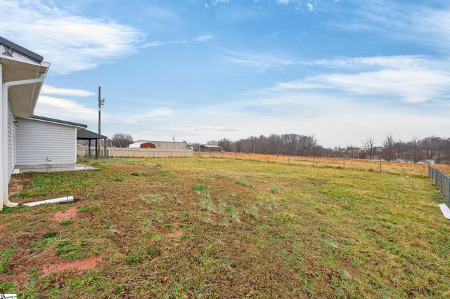 583 Berry Road, Chesnee, SC 29316