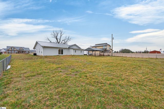 583 Berry Road, Chesnee, SC 29316