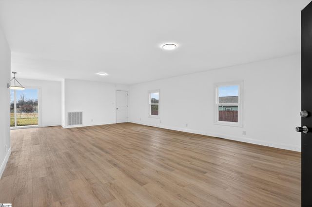 583 Berry Road, Chesnee, SC 29316