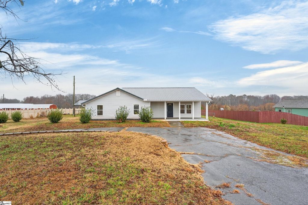 583 Berry Road, Chesnee, SC 29316