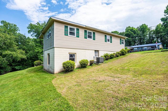 452 Swanson Drive SW, Lenoir, NC 28645