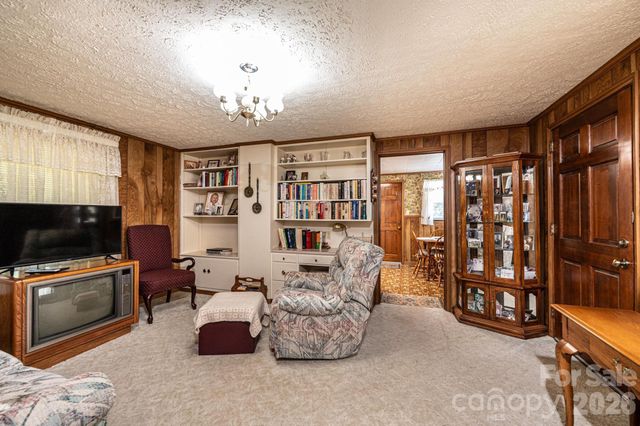 452 Swanson Drive SW, Lenoir, NC 28645