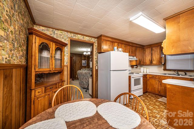 452 Swanson Drive SW, Lenoir, NC 28645