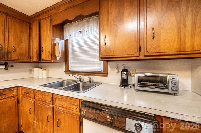 452 Swanson Drive SW, Lenoir, NC 28645
