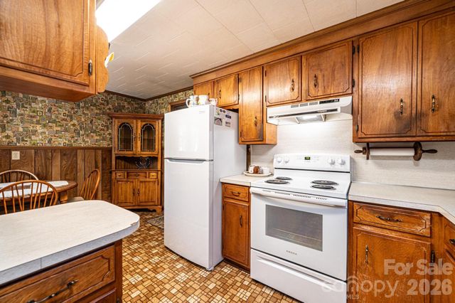452 Swanson Drive SW, Lenoir, NC 28645