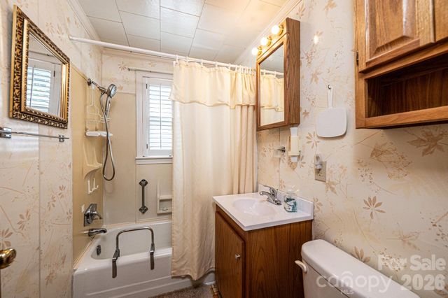 452 Swanson Drive SW, Lenoir, NC 28645