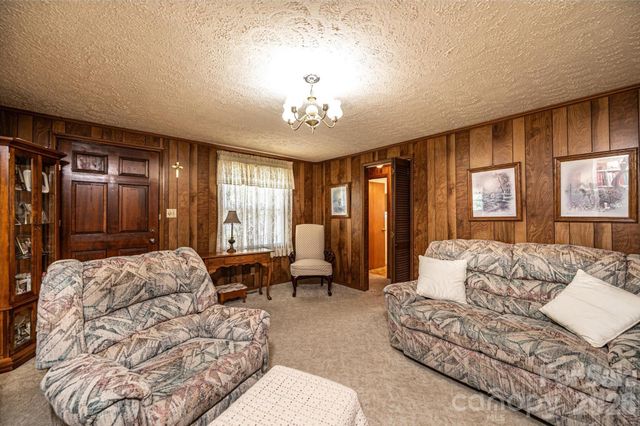 452 Swanson Drive SW, Lenoir, NC 28645