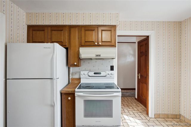 4300 W Bacon Road, Hillsdale, MI 49242