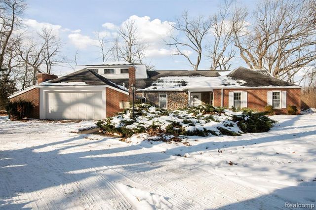 4300 W Bacon Road, Hillsdale, MI 49242