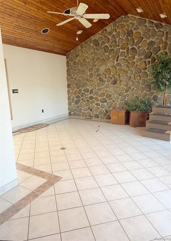 4300 W Bacon Road, Hillsdale, MI 49242