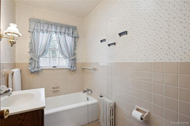 4300 W Bacon Road, Hillsdale, MI 49242