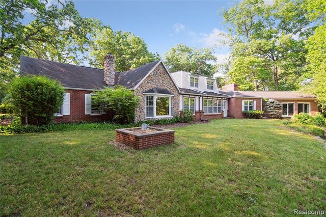 4300 W Bacon Road, Hillsdale, MI 49242