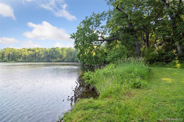 4300 W Bacon Road, Hillsdale, MI 49242