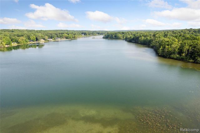 4300 W Bacon Road, Hillsdale, MI 49242