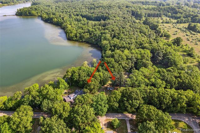 4300 W Bacon Road, Hillsdale, MI 49242