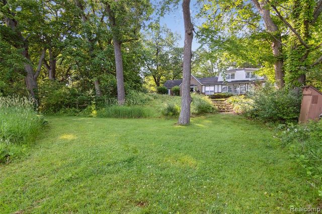 4300 W Bacon Road, Hillsdale, MI 49242