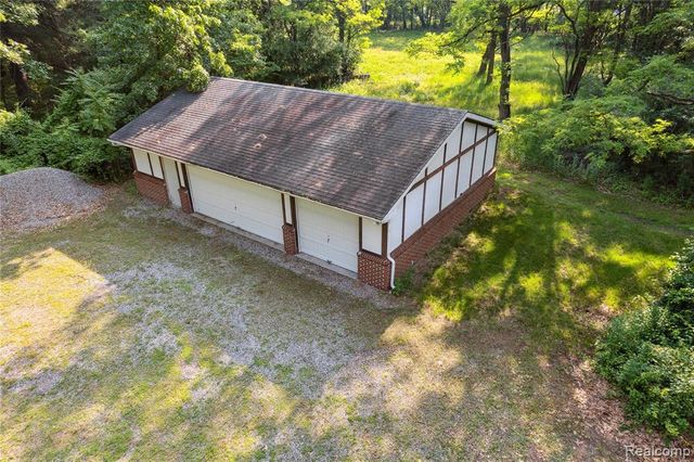 4300 W Bacon Road, Hillsdale, MI 49242