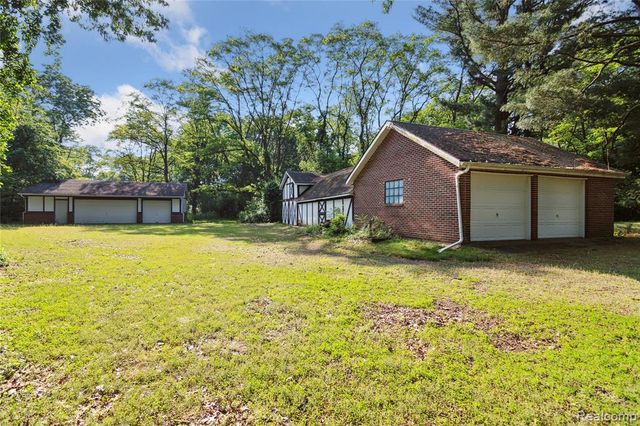 4300 W Bacon Road, Hillsdale, MI 49242