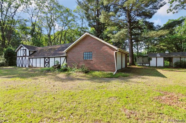 4300 W Bacon Road, Hillsdale, MI 49242