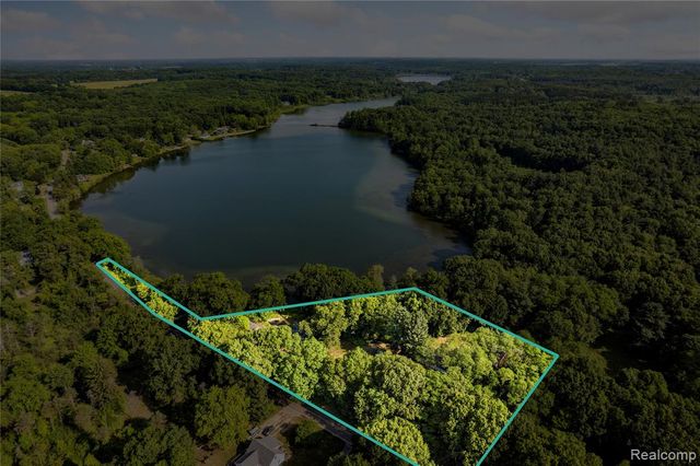 4300 W Bacon Road, Hillsdale, MI 49242