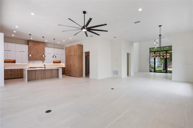 737 N SUMMERLIN AVENUE, Orlando, FL 32803